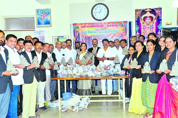 మట్టి ప్రతిమలనే ప్రతిష్ఠించండి