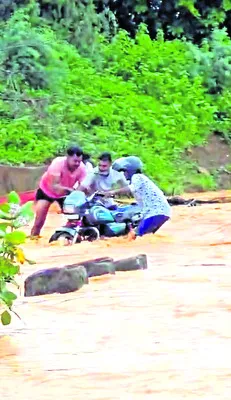 యువకుడిని రక్షించిన అమనాం వాసులు