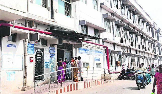 వారితో ఆస్పత్రికి సంబంధం లేదు