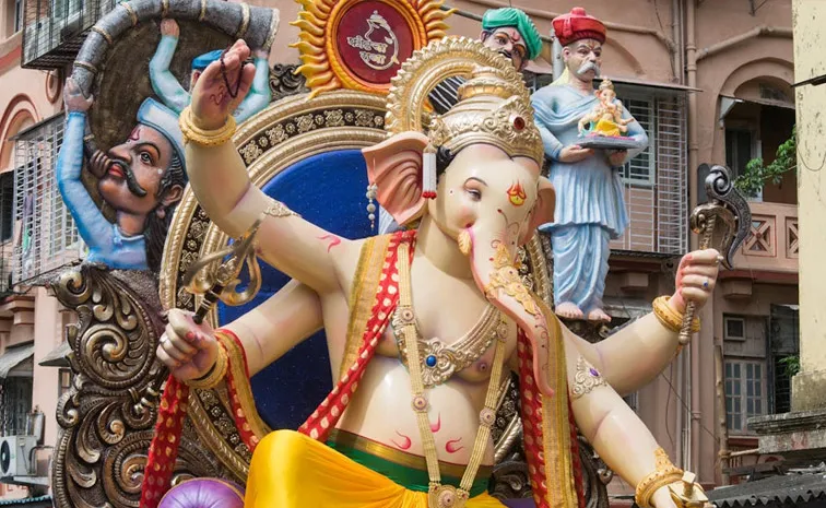 Ganesh Chaturthi 2025 Live Updates