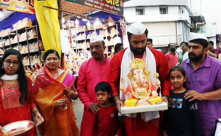 Pune: భారీ వర్షం మధ్య గణపతికి ఆహ్వానం