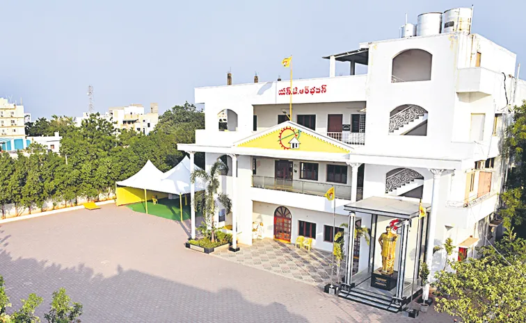 TDP seizes land in Guntur: Andhra pradesh