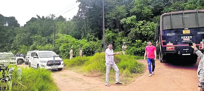 తిమరోడి ఇంట్లో సిట్‌ సోదాలు