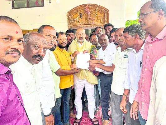 రేషన్ డీలర్ల కమీషన్ ఇప్పించండి