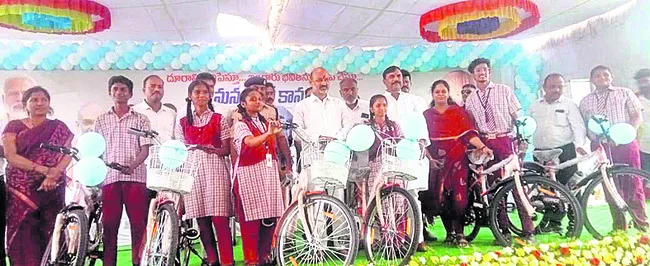 చదువుకుంటేనే భవిష్యత్