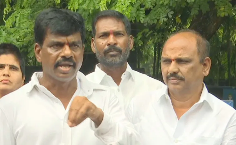 Gorantla Madhav Meets Mithun Reddy In Rajahmundry Central Jail