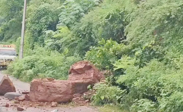 Landslides Near Srisailam Dam Due To Heavy Rains