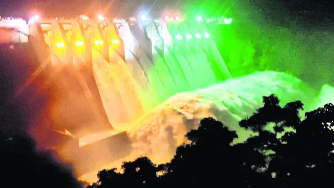 1.80 లక్షల క్యూసెకుల వరద