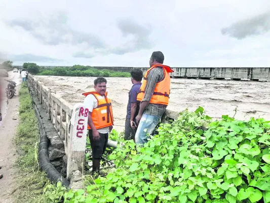 పెద్దవాగు ఉగ్రరూపం