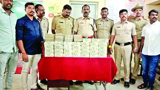 నగదుతో ఉడాయించిన డ్రైవర్ అరెస్ట్