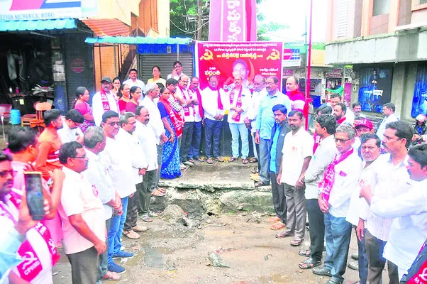 అమరుల పోరాట స్ఫూర్తితో ముందుకు..