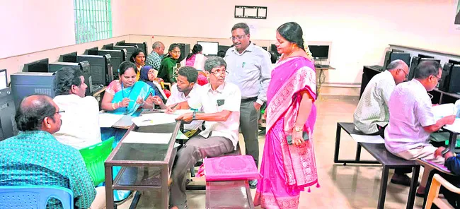 క్షుణ్ణంగా సర్టిఫికెట్ల పరిశీలన