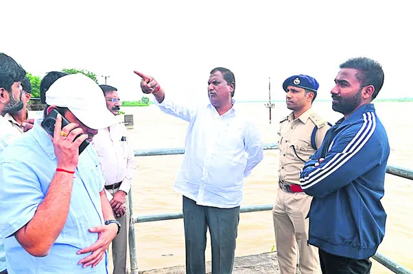 తీరప్రాంత ప్రజలు అప్రమత్తంగా ఉండాలి