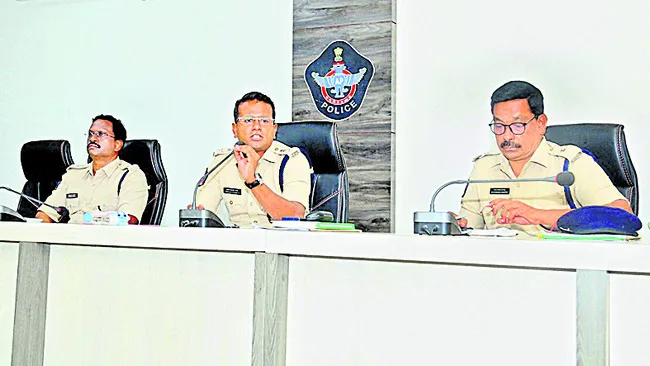 పెండింగ్ కేసుల దర్యాప్తు వేగవంతం చేయాలి