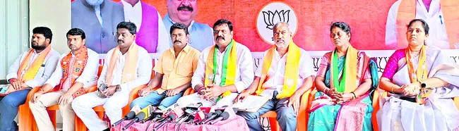 బండి సంజయ్పై వ్యక్తిగత దూషణలు చేస్తే సహించం