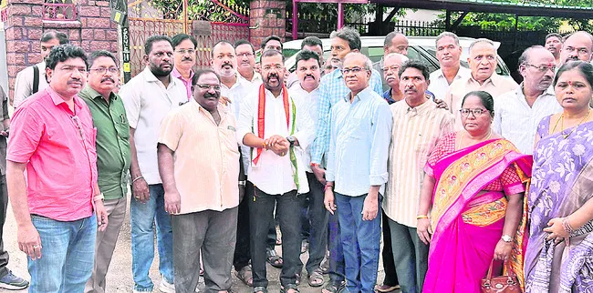 అత్యవసర పనులు పూర్తి చేస్తున్నాం