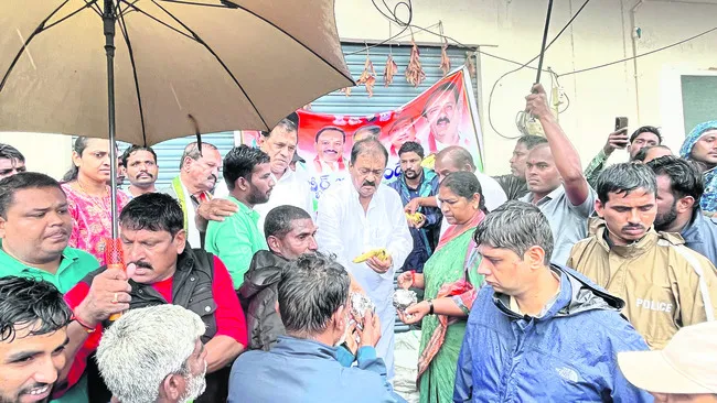 వరద బాధితులను ఆదుకుంటాం