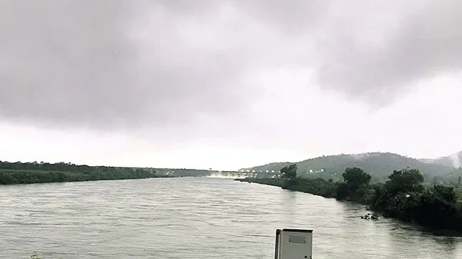 ప్రాజెక్టులకు పోటెత్తిన వరద