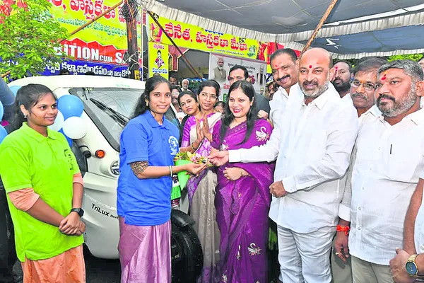 మహిళలు అన్ని రంగాల్లో రాణిస్తున్నారు
