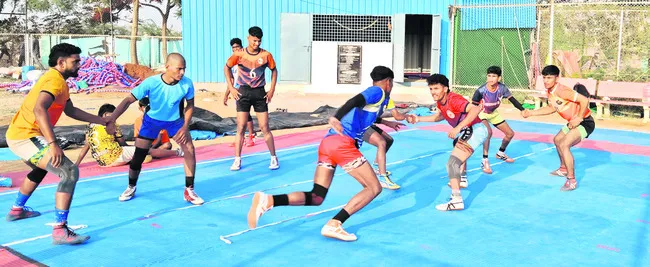 వసతులున్నా.. ఆటలు అంతంతే..!