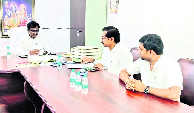 టైలరింగ్, మగ్గం వర్క్లో ఉచిత శిక్షణ