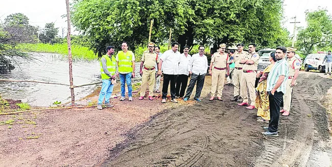 చెరువుల పరిశీలన