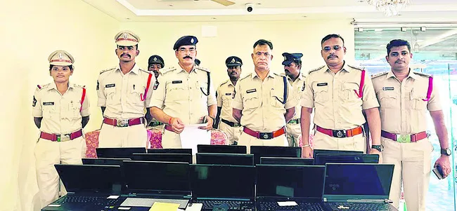 ల్యాప్టాప్ దొంగల అరెస్టు
