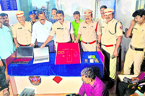 రైల్లో బంగారు ఆభరణాల దొంగ అరెస్టు 