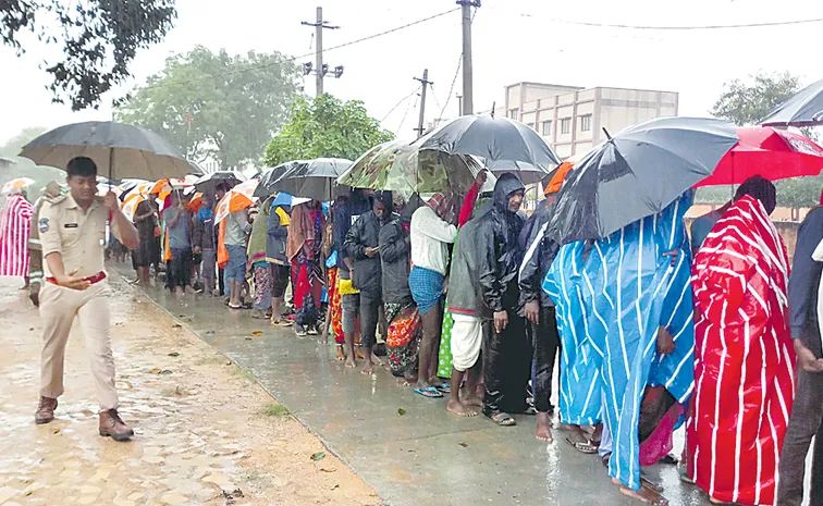 Farmers struggle for urea in Siddipet district