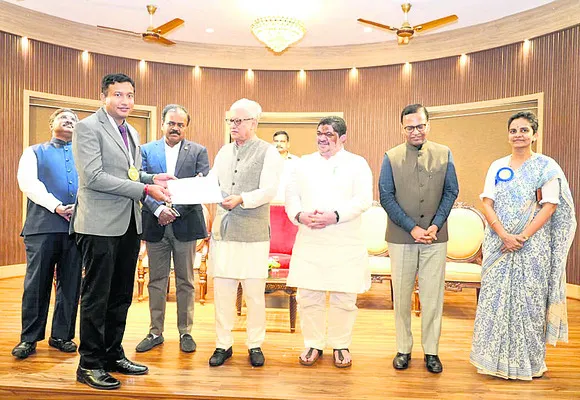 కలెక్టర్కు మరో అవార్డు