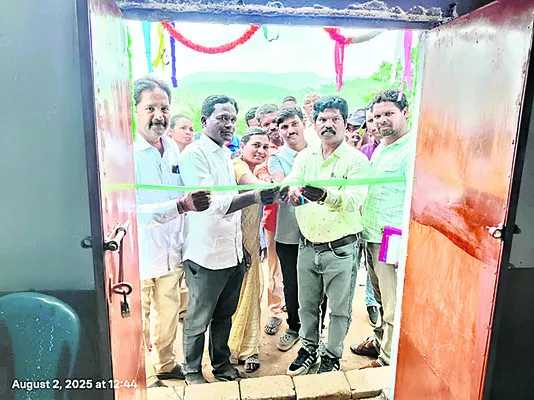 స్వచ్ఛంద సంస్థ, దాతల ఔదార్యంతో పాఠశాలకు భవనం 