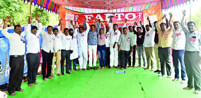 జిల్లా అంతటా శనివారం పగటి ఉష్ణోగ్రతలు పెరగగా, రాత్రి ఉష
