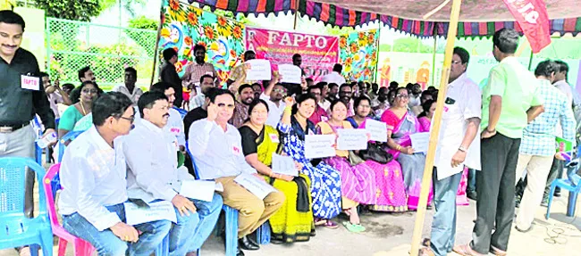 టీచర్లకు గుదిబండగా బోధనేతర పనులు 