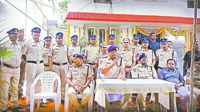 సీసీ కెమెరాలతోనేరాల నియంత్రణ: ఎస్పీ