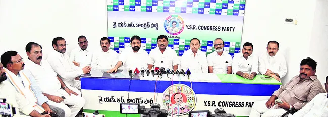 ప్రతిపక్షం లేకుండా చేయాలని ప్రభుత్వం కుట్ర 