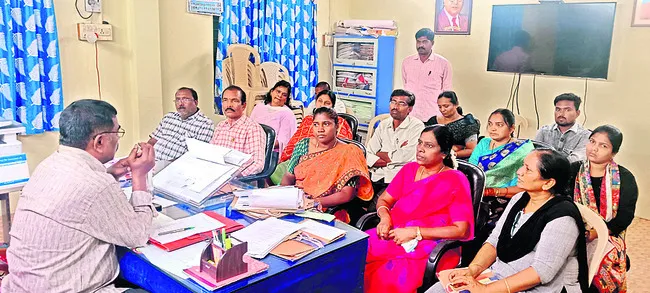 పీజీటీ టీచర్ల శిక్షణ విజయవంతం చేయాలి