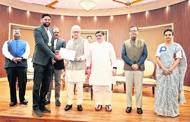 జిల్లాకు సంపూర్ణత అభియాన్‌ అవార్డు