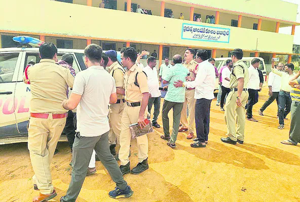 ఖానాపూర్‌లో బంద్‌ సంపూర్ణం
