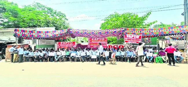బోధనేతర విధులు అంటగట్టొద్దు 