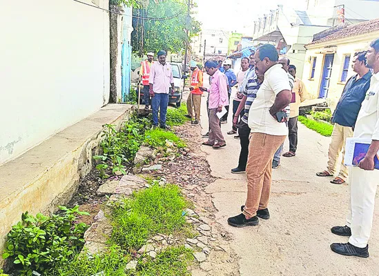 పరిసరాలు పరిశుభ్రంగా ఉంచుకోవాలి