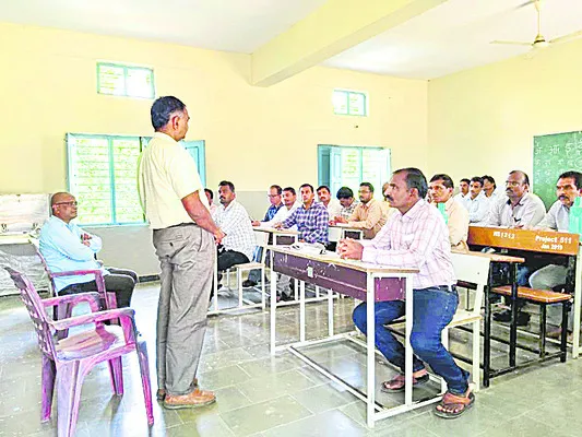 విద్యార్థులను ఉత్తములుగా తీర్చిదిద్దాలి