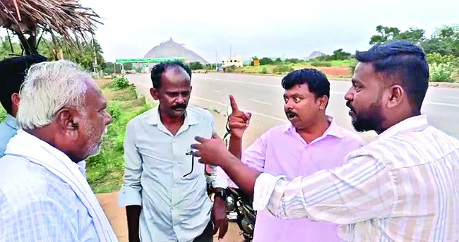 వీఆర్వోల వీరంగం