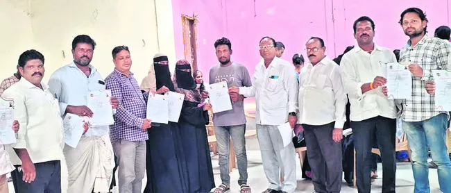 రేషన్‌ కార్డుల పంపిణీ 