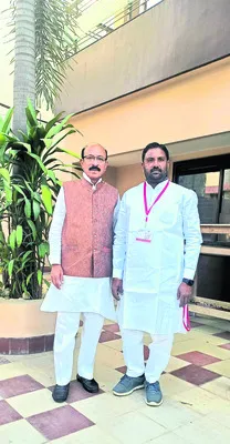 మూడు దశాబ్దాల స్నేహం
