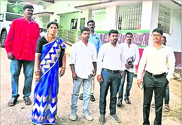 బీడీవో మమ్మల్ని పట్టించుకోవడం లేదు