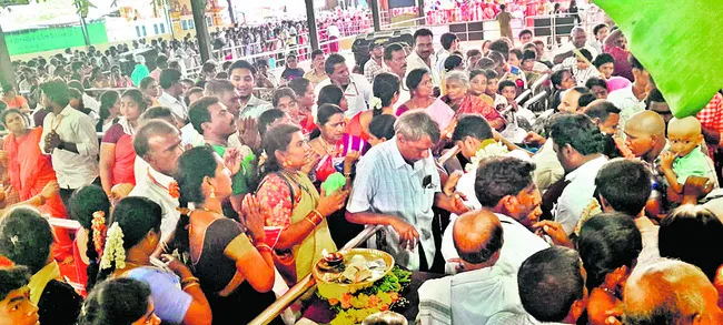 గండి క్షేత్రం.. పోటెత్తిన భక్తజనం 