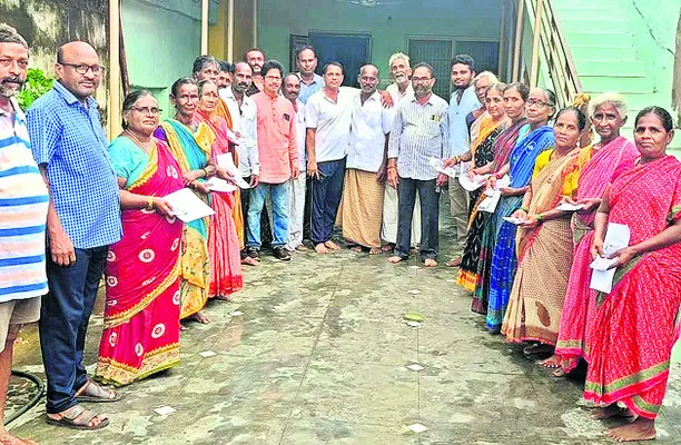 గురూ.. నాకు చెప్పకుండా పింఛన్లు ఇచ్చేస్తావా? 