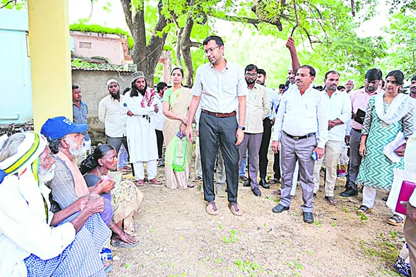 నిరుపేద కుటుంబానికి అండ
