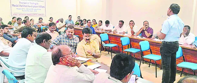 ప్రవర్తన నియమావళిపై పట్టు సాధించాలి