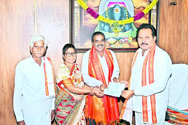 కాణిపాకం అన్నదాన ట్రస్టుకు విరాళాలు 
